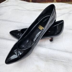 Allure Black patent kitten‎ heel pumps 8.5